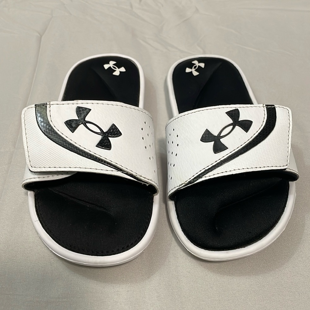 Girls/Boys Under Armour slides
